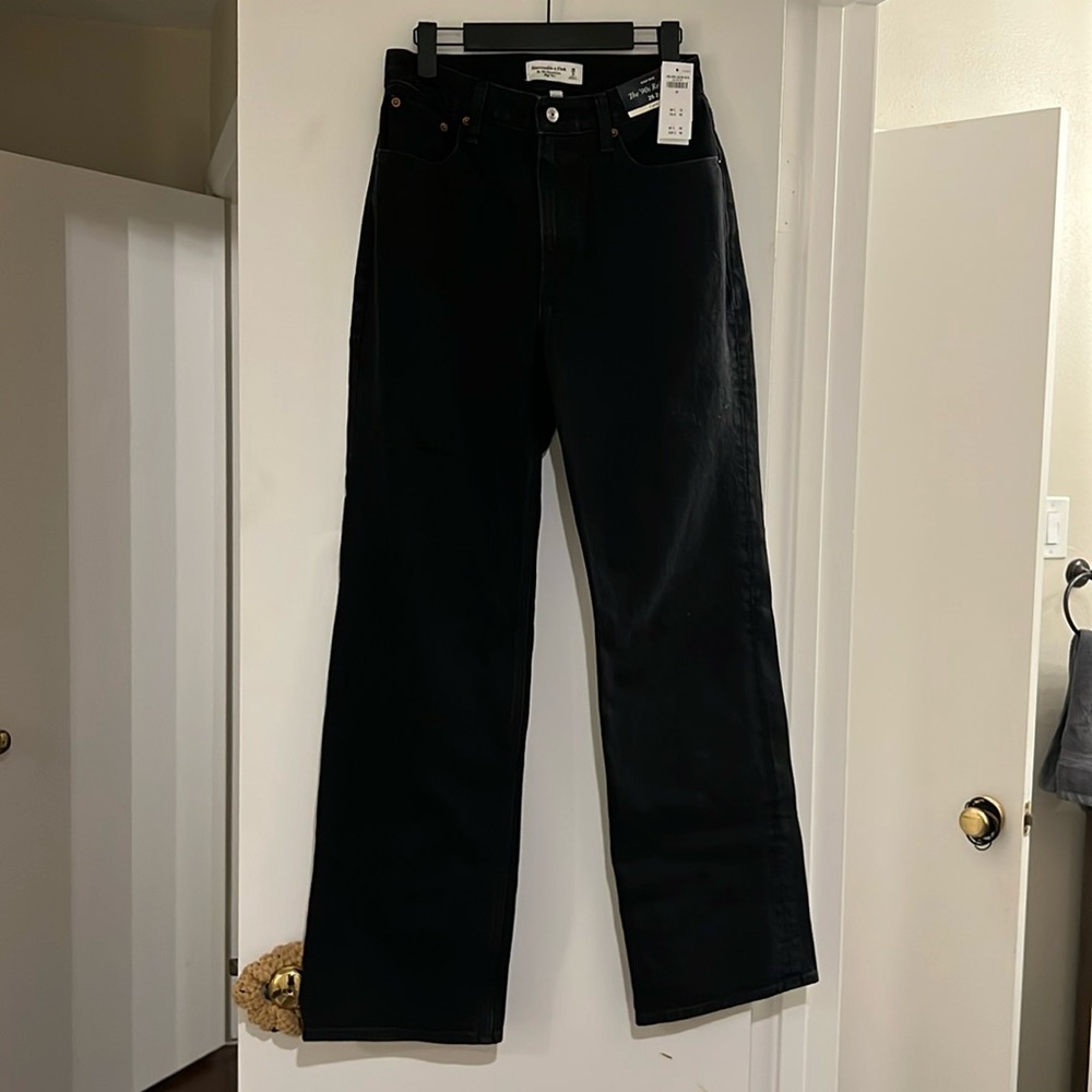 Abercrombie : The 90’s Relaxed High Rise Curve Love Black Jean - 26/2R